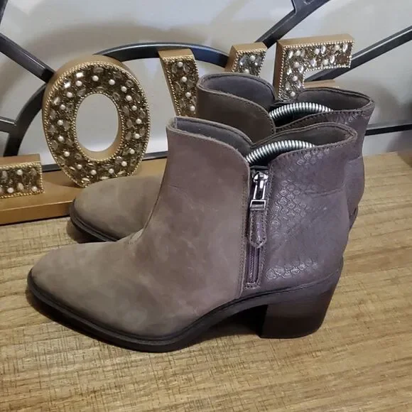 Clarks Women's Leather Healed Ankle Fall Winter Boots Side Zip Dark Taupe Sz 8 - Picture 5 of 12